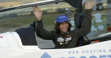 Teen pilot becomes youngest to fly solo around the world