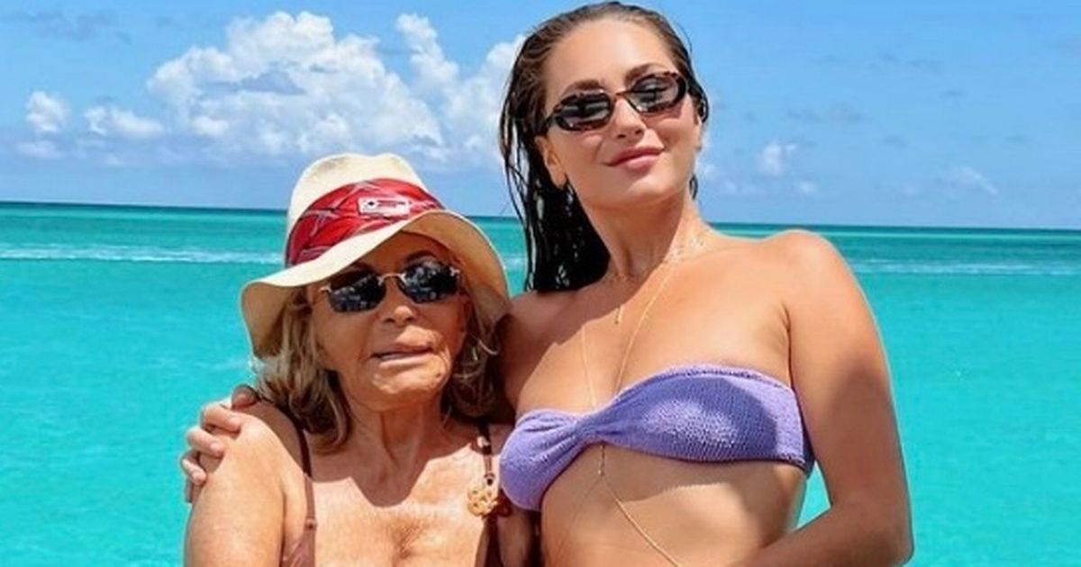 Sean Connery’s widow, 93, poses in bikini alongside socialite granddaughter