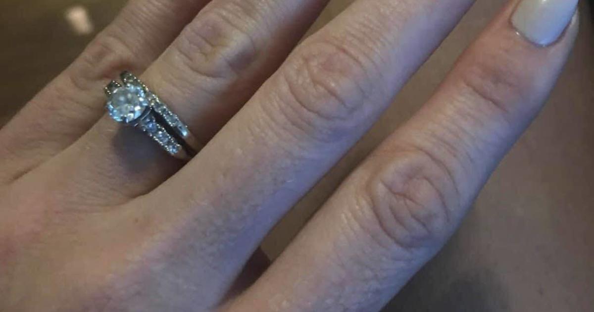 Stranger uses metal detector to find woman’s lost wedding ring on ocean floor