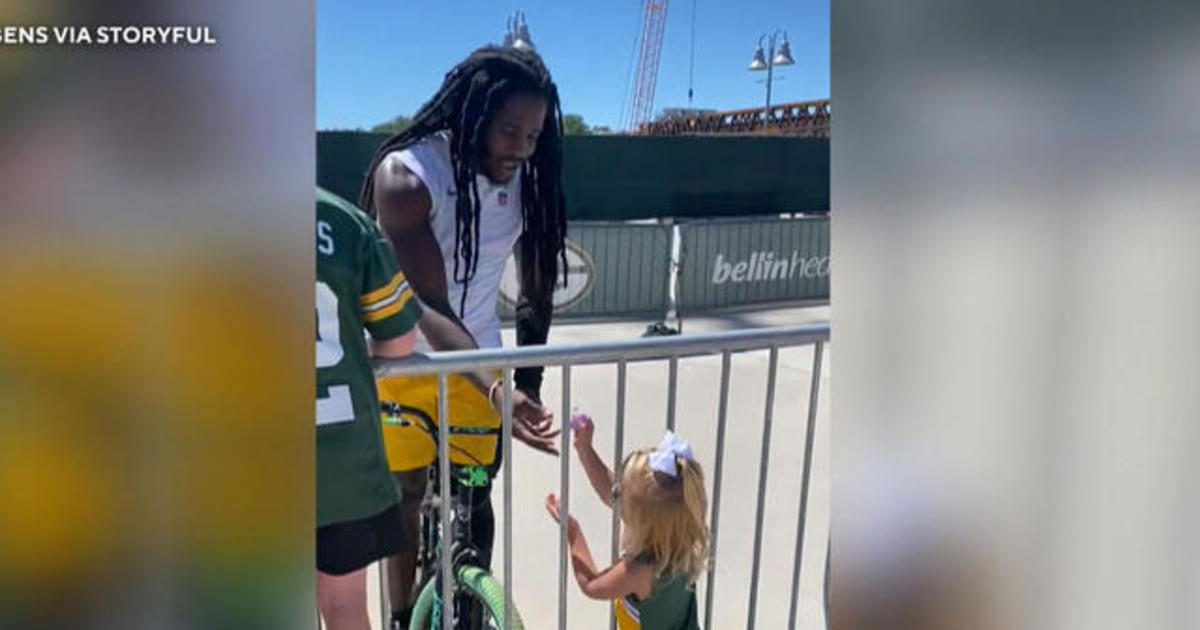 Packers hold impromptu tea party for young fan