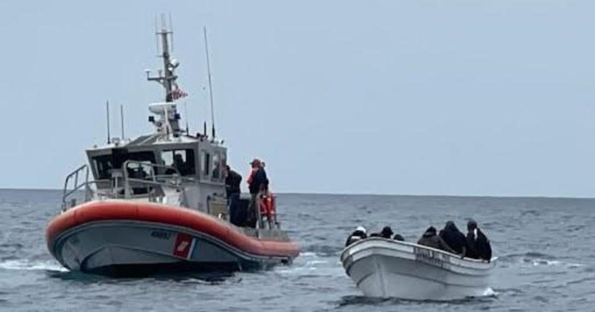 Coast Guard rescues 19 migrants from drifting boat