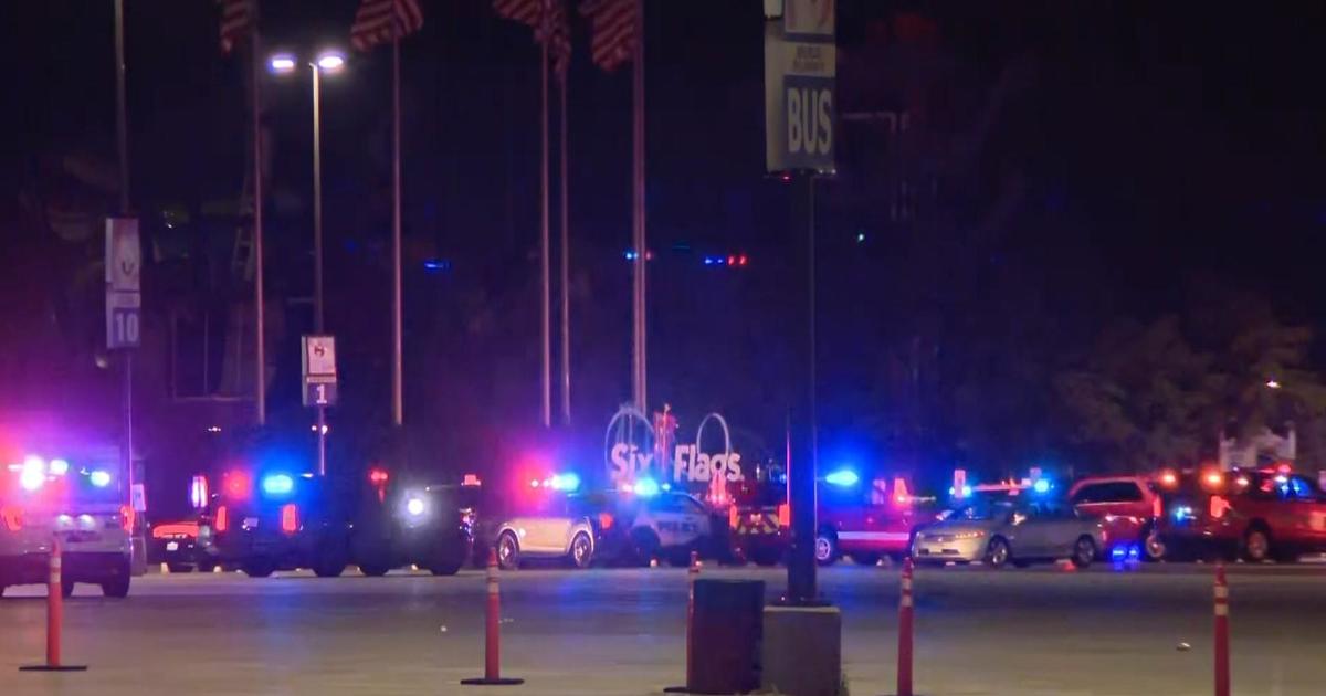 3 injured in shooting outside Six Flags Great America near Chicago